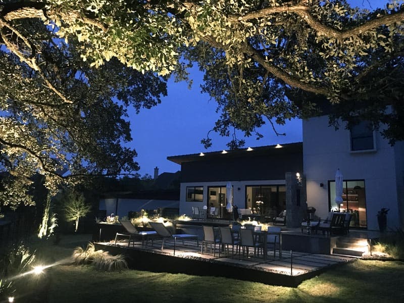 A gorgeous poolside lighting setup.