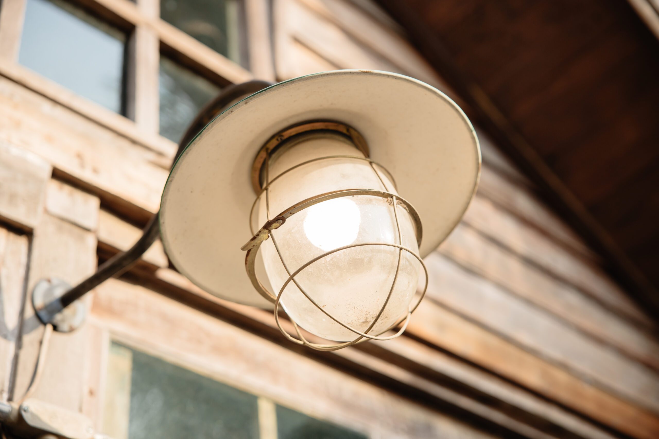 A gooseneck style light.
