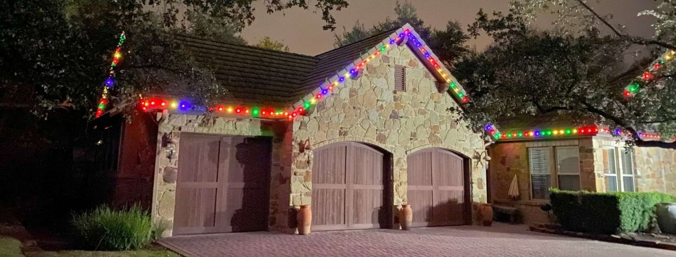 A beautiful house with infinity lighting installed.
